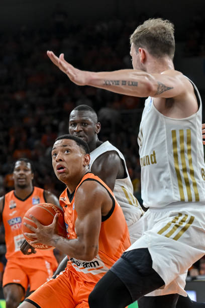 利拉德虽然 利拉德虽然