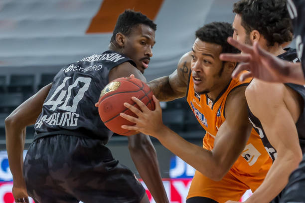 滕哈格：C罗从来都不是问题；我现在不会回顾曼联生涯